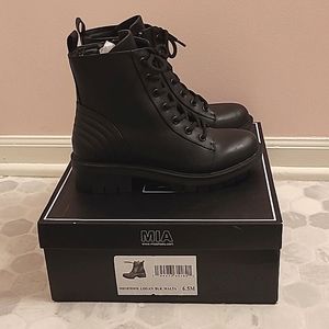 NWB MIA black logan malta boots